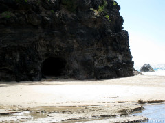 Hawaii Kauai - Kalalau Hanakapiai Trail - Hanakapiai Beach Cave